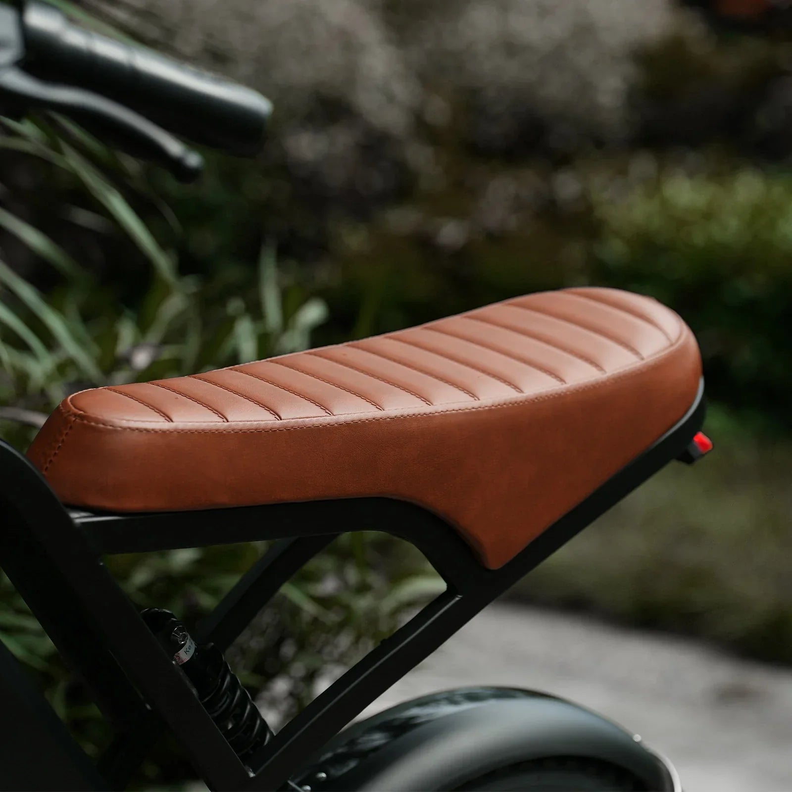 CYCROWN Hunter 20" Retro Fat Tire Electric Dirt Bike 750W (1000W Peak) Motor 48V 26Ah Dual Batteries