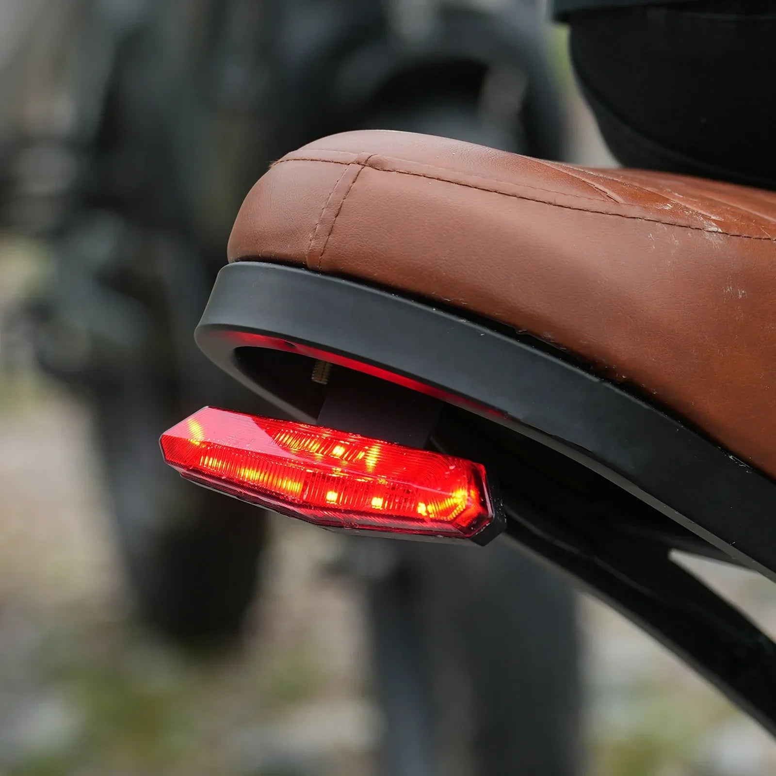 CYCROWN Hunter 20" Retro Fat Tire Electric Dirt Bike 750W (1000W Peak) Motor 48V 26Ah Dual Batteries