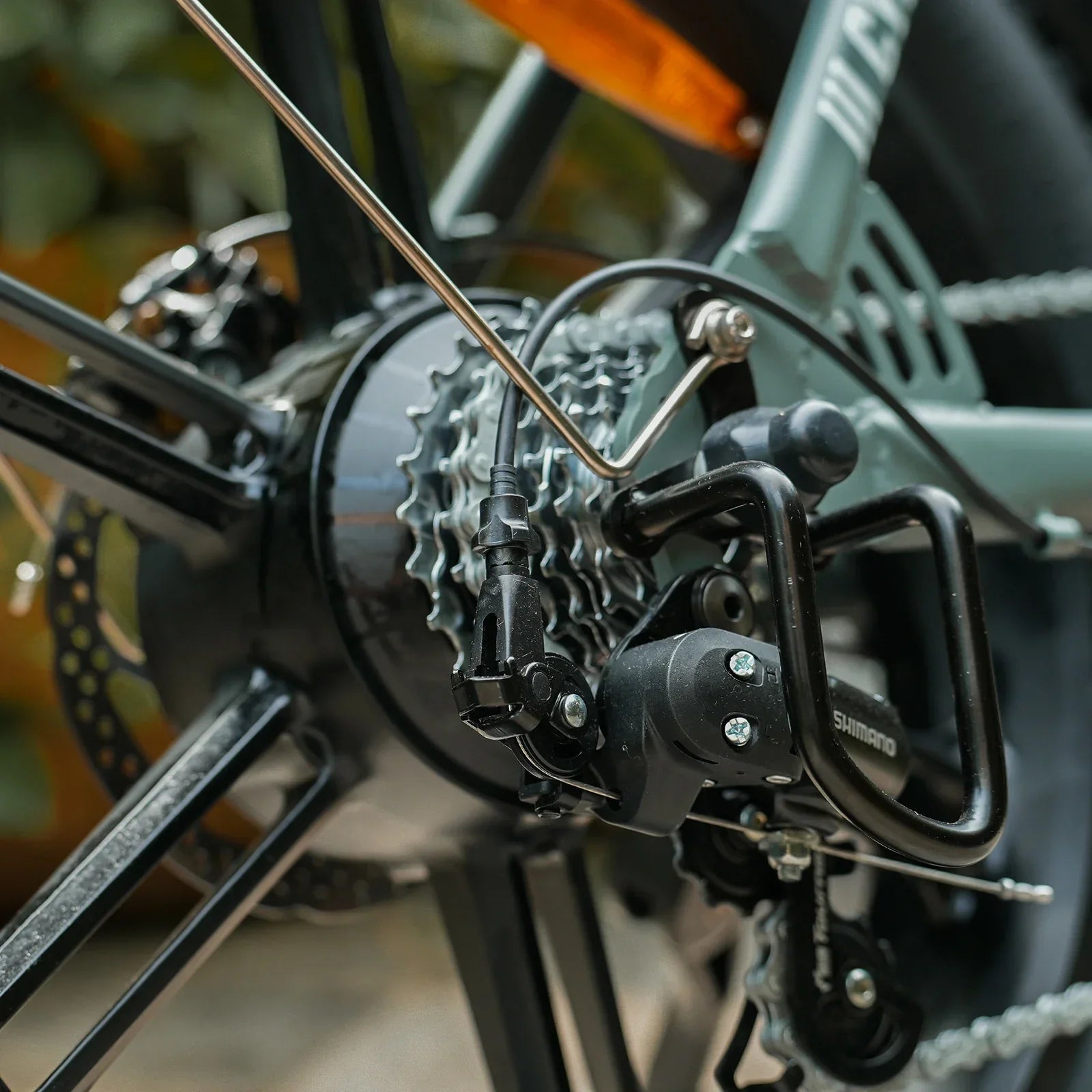 CYCROWN Hunter 20" Retro Fat Tire Electric Dirt Bike 750W (1000W Peak) Motor 48V 26Ah Dual Batteries