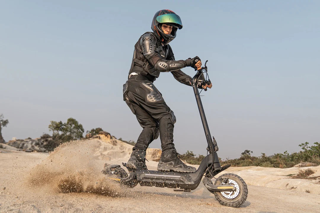 HEZZO F5 Dual Motor Off-road Electric Scooter 1600W High-Performance Motor 48V 18Ah Lithium Battery