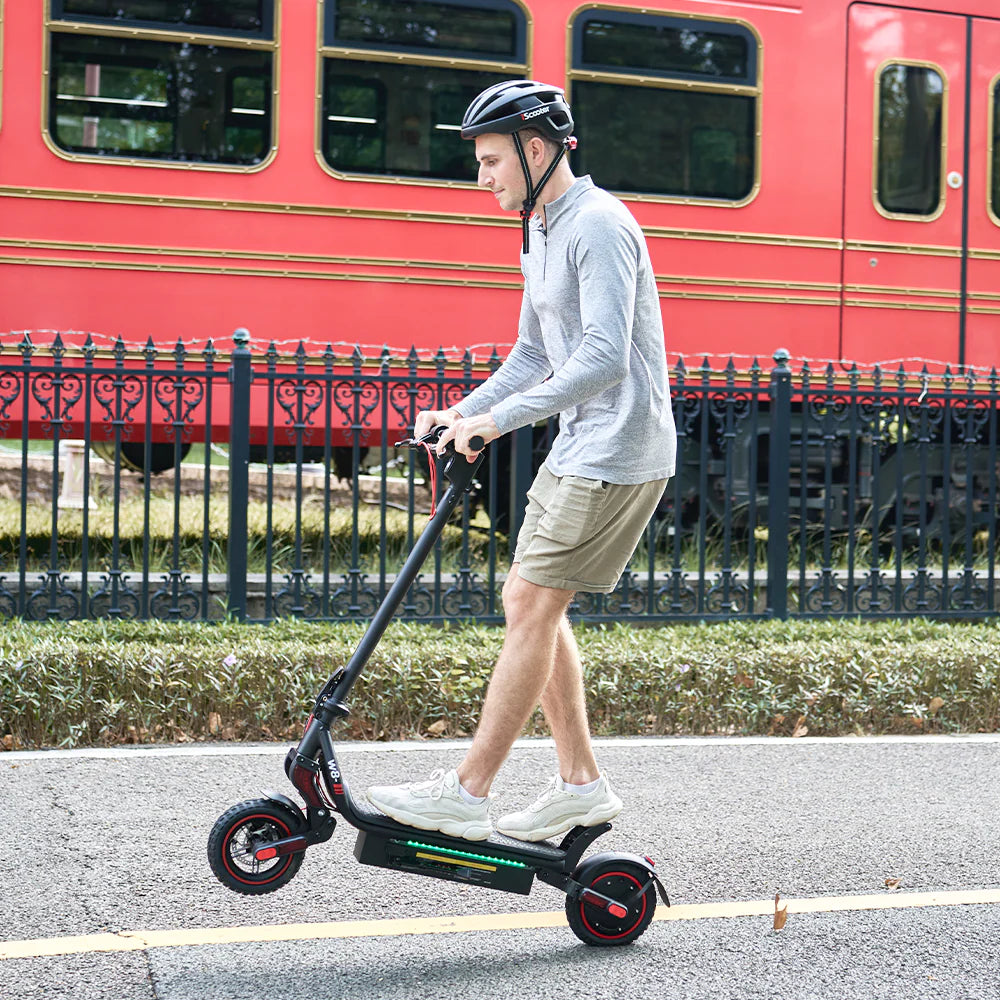 iScooter W8 750W Off Road Electric Scooter 9.3-Inch Pneumatic Tire 45 KM Long Range